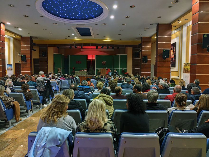 &Pi;&alpha;&rho;&alpha;&kappa;&omicron;&lambda;&omicron;ύ&theta;&eta;&sigma;&eta; &theta;&epsilon;&alpha;&tau;&rho;&iota;&kappa;ή&sigmaf; &pi;&alpha;&rho;ά&sigma;&tau;&alpha;&sigma;&eta;&sigmaf;