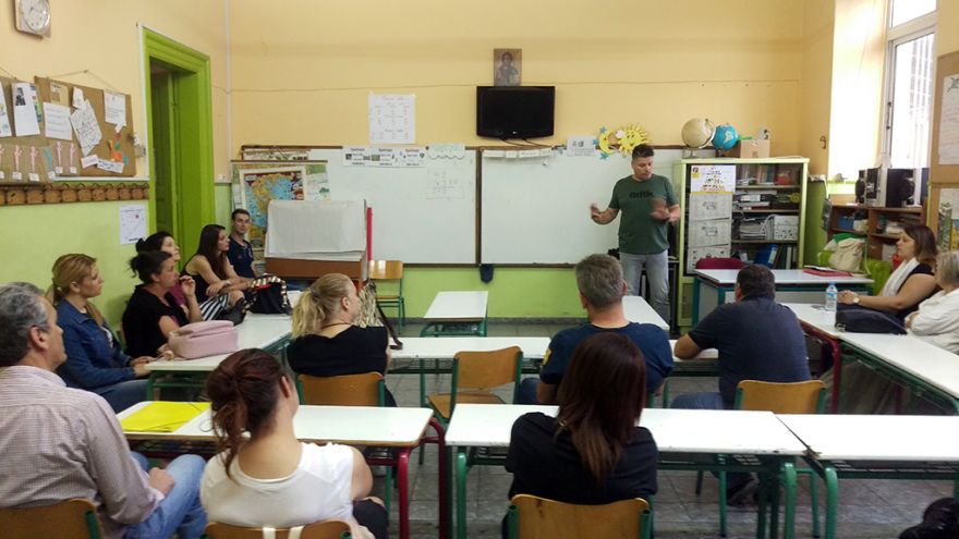 &Mu;ί&alpha; &delta;&iota;&alpha;&phi;&omicron;&rho;&epsilon;&tau;&iota;&kappa;ή &epsilon;&nu;&eta;&mu;έ&rho;&omega;&sigma;&eta; &gamma;&iota;&alpha; &tau;&omicron; &kappa;&rho;&alpha;&sigma;ί