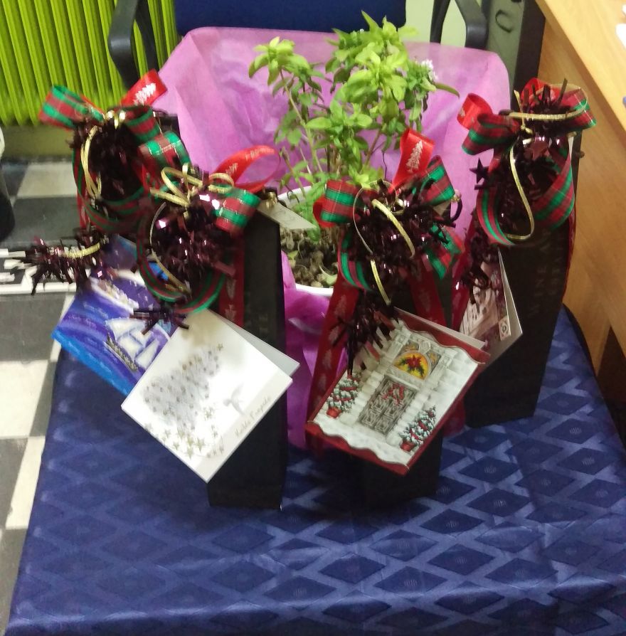 &Sigma;&alpha;&sigmaf; &epsilon;&upsilon;&chi;&alpha;&rho;&iota;&sigma;&tau;&omicron;ύ&mu;&epsilon;...