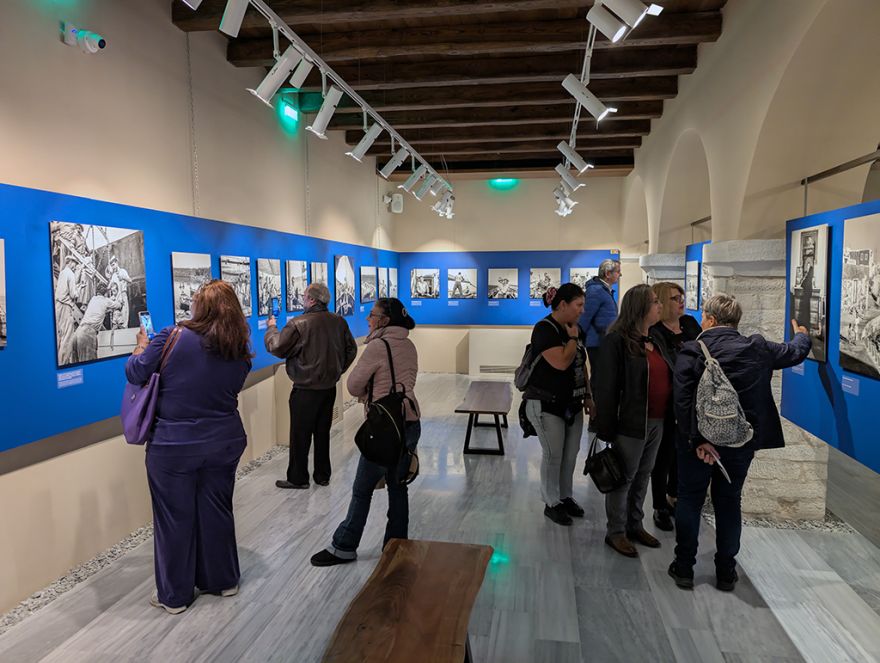 &Epsilon;&pi;ί&sigma;&kappa;&epsilon;&psi;&eta; &sigma;&epsilon; έ&kappa;&theta;&epsilon;&sigma;&eta; &phi;&omega;&tau;&omicron;&gamma;&rho;&alpha;&phi;ί&alpha;&sigmaf; &mu;&epsilon; &tau;ί&tau;&lambda;&omicron; &Mu;&nu;ή&mu;&epsilon;&sigmaf; &tau;&omicron;&upsilon; &Alpha;&iota;&gamma;&alpha;ί&omicron;&upsilon;